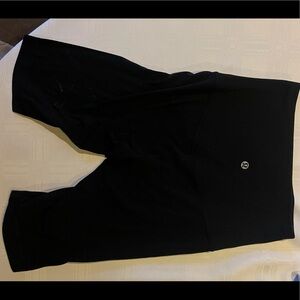 Lululemon biker shorts 10”🖤